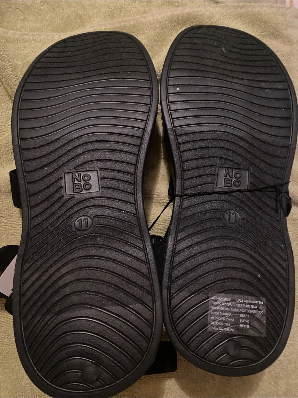 No Boundaries Black Elastic Strap Sandals - Picture 5 of 6
